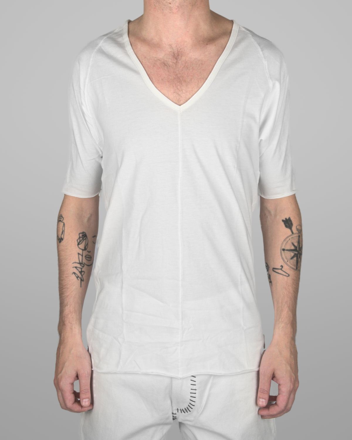 T01 V-Neck - Natural white