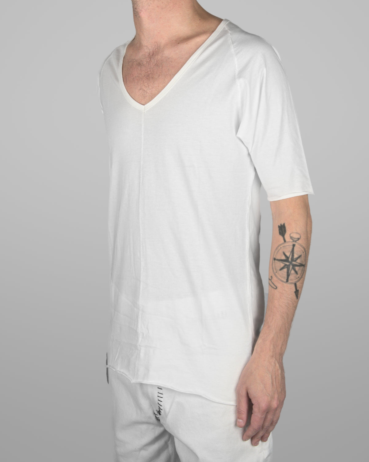 T01 V-Neck - Natural white