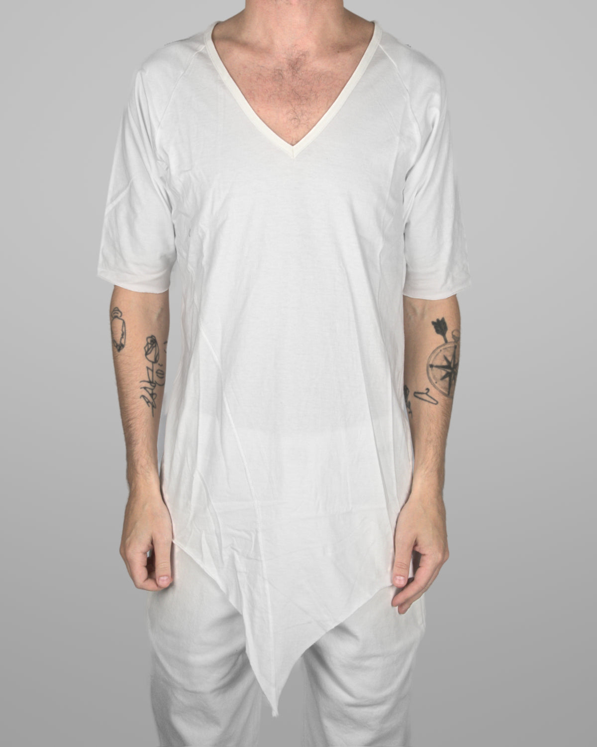 T05 V-Neck - Natural white