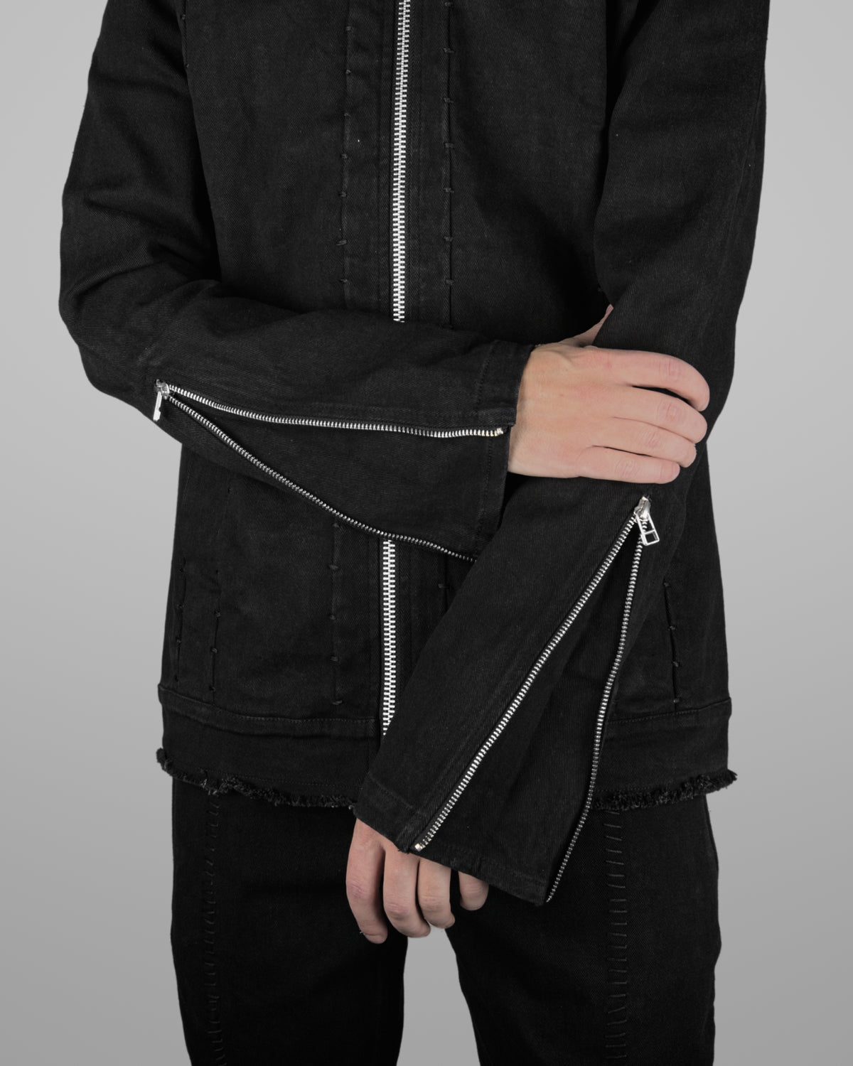 J04 - Black - Black stitch