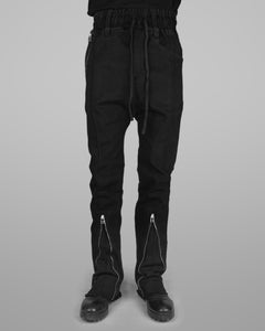 B08 - Black - Black stitch