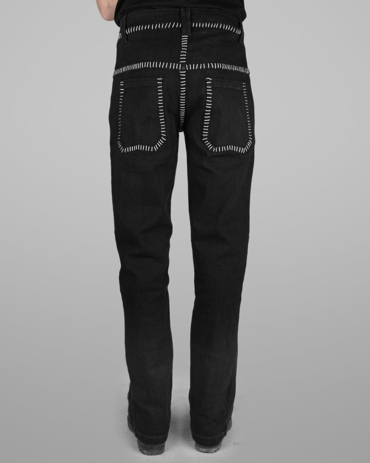 B12 - Black - White stitch