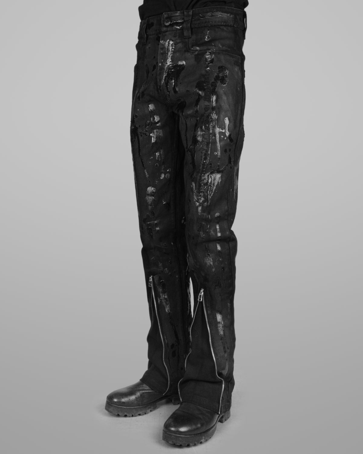 B12 - Black - Black stitch - Painted