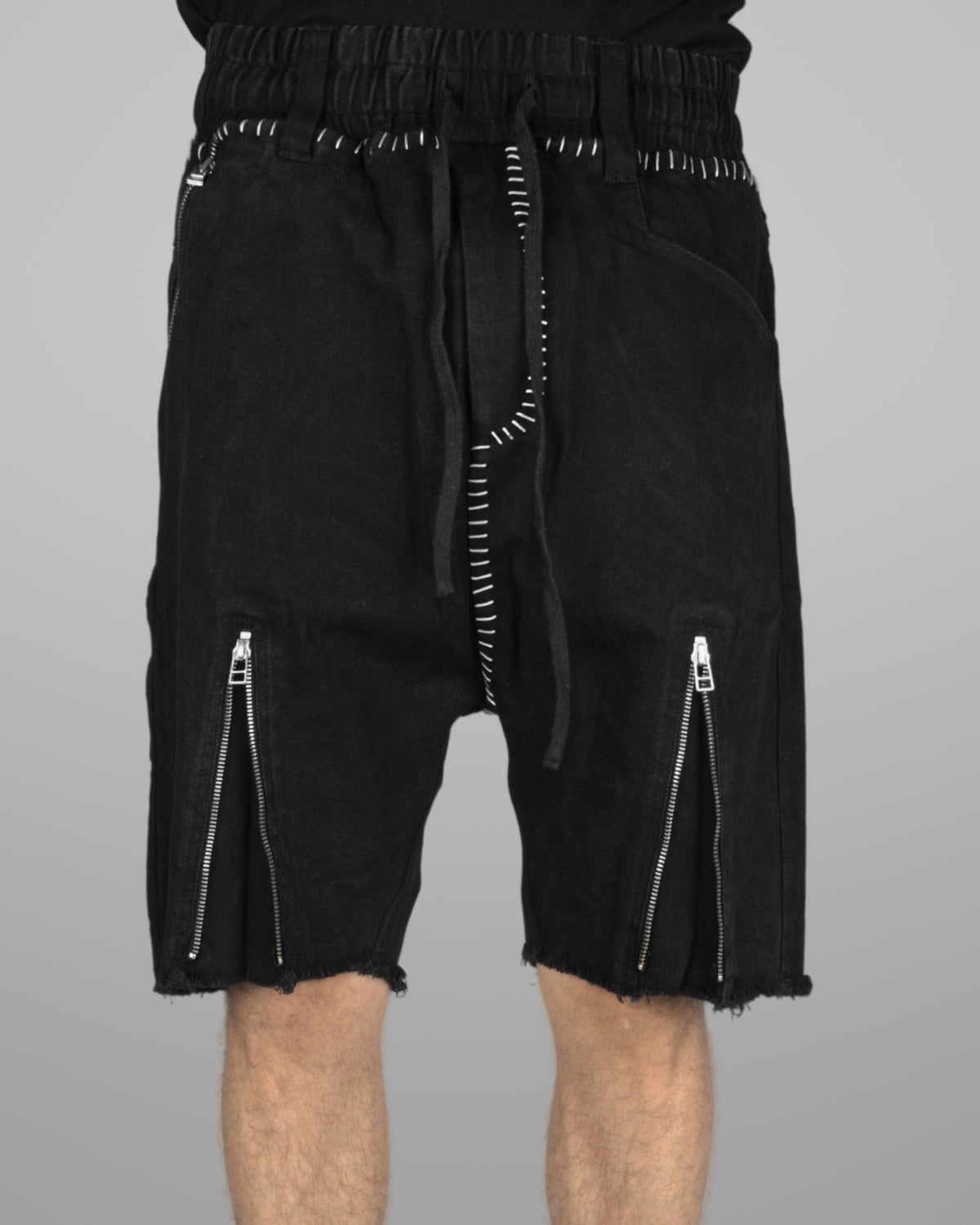 B13 - Black - Whtite Stitch