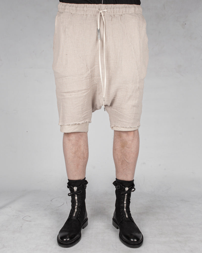 Army of me - Double layered knitted linen shorts sand - https://stilett.com/