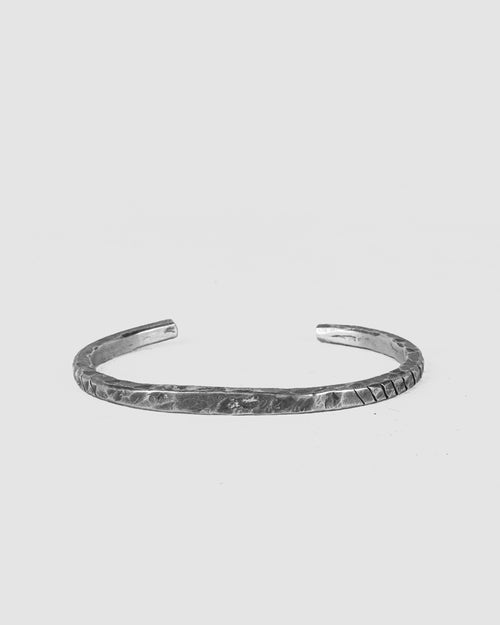 Engnell - Notched oxidized silver bracelet - https://stilett.com/