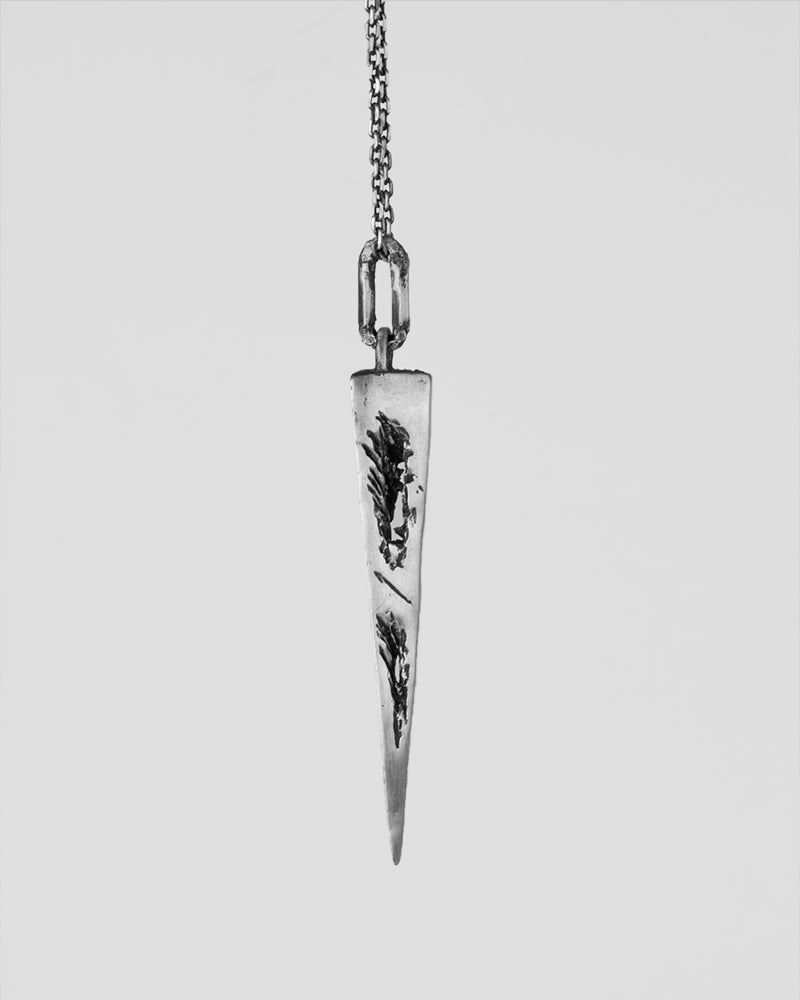 Pyramid broken necklace