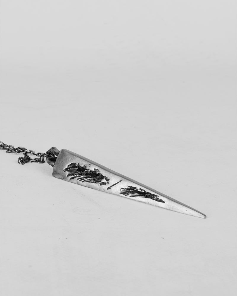 Pyramid broken necklace