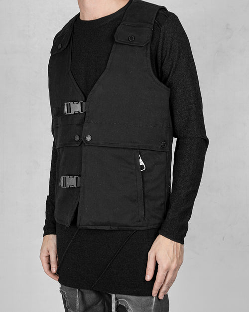 Xagon - Pocket vest - https://stilett.com/