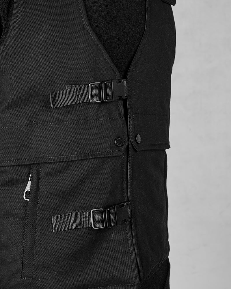 Xagon - Pocket vest - https://stilett.com/